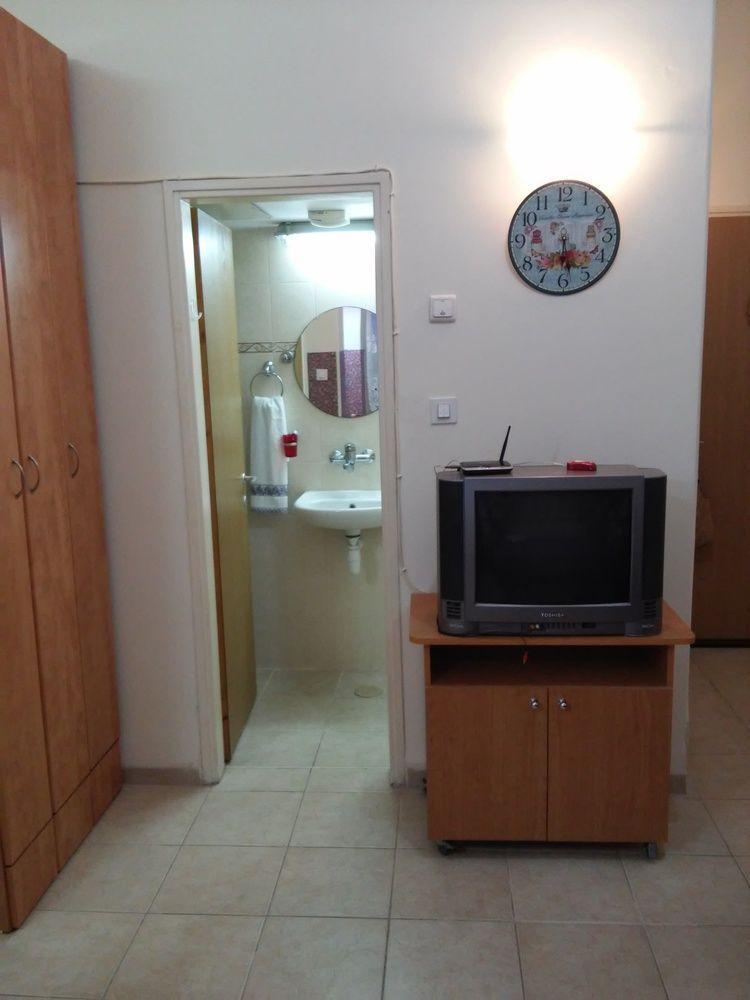Guest House Orlihome Хайфа Екстериор снимка